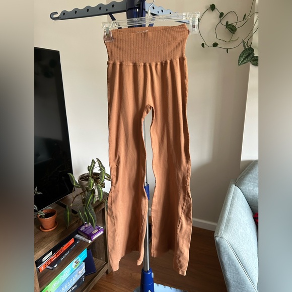 NWOT FP movement good karma short flares - Picture 4 of 9